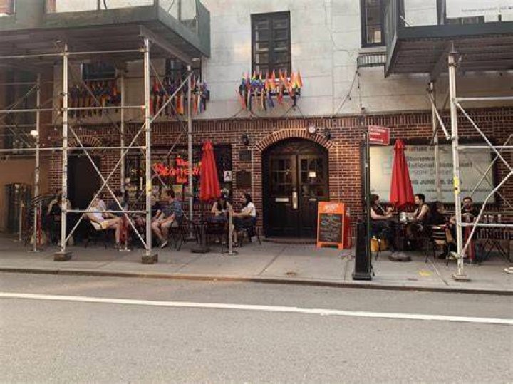 Can you smoke in bars in New York?