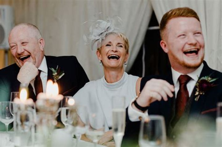 Do the groom's parents pay for the rehearsal dinner?