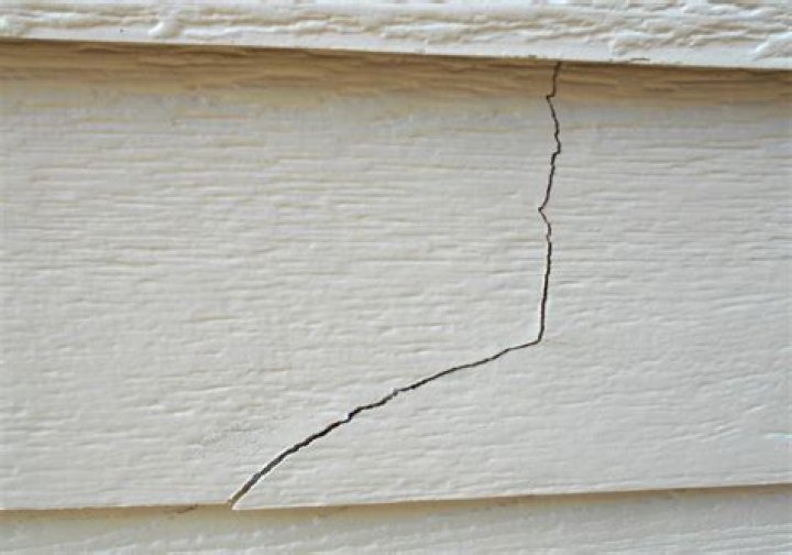 Does Hardie board crack?