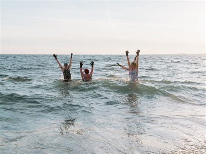 How does it feel to fall in freezing water?