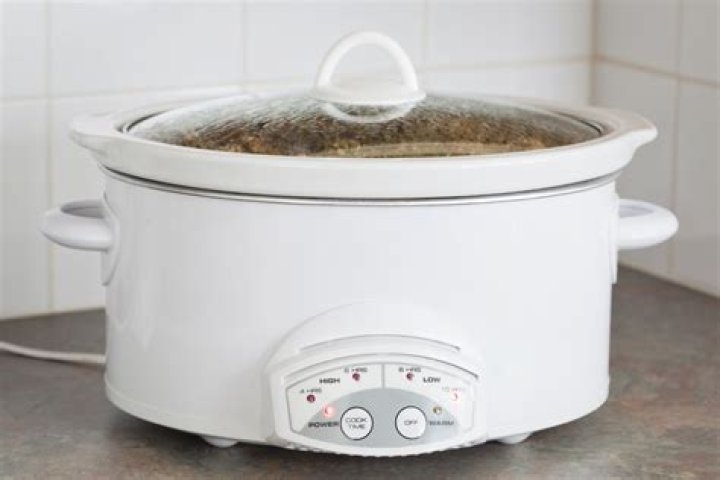 How long does it take to reheat food in a slow cooker?