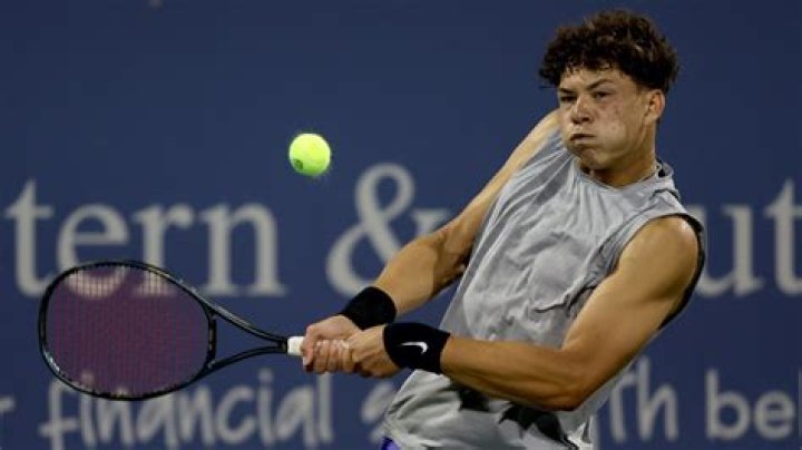 Who is the youngest male tennis player to win a Grand Slam?